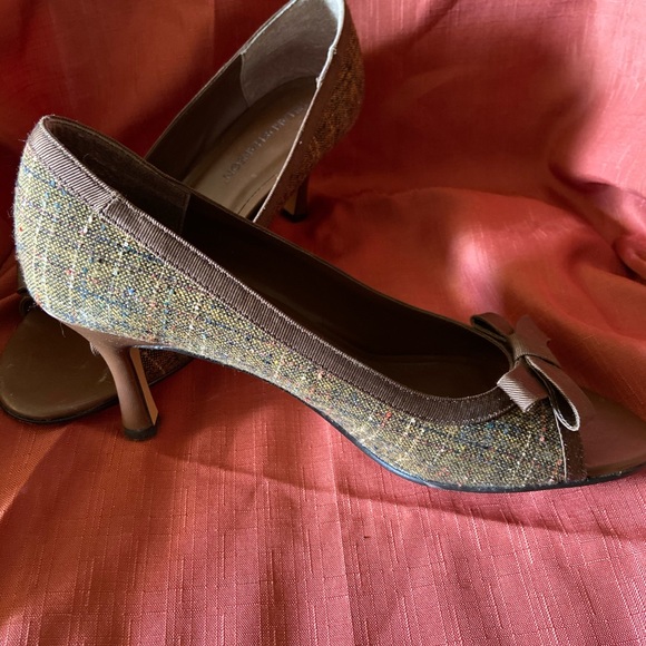 Hillard & Hanson - Picture 2 of 4